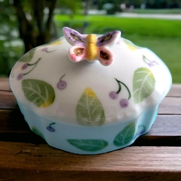 Vintage Andrea By Sadek Porcelain Oval Trinket Box Butterfly Lid Botanical. - Picture 3 of 5